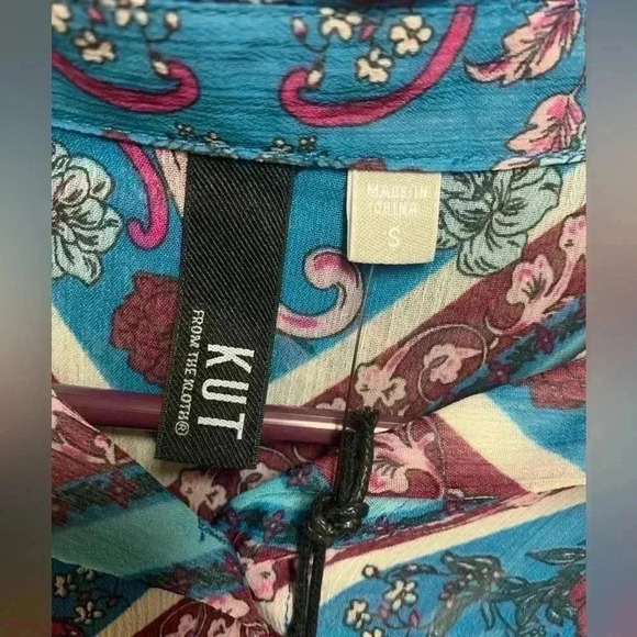 Women’s KUT From the Kloth Button up Blouse - Picture 2 of 4